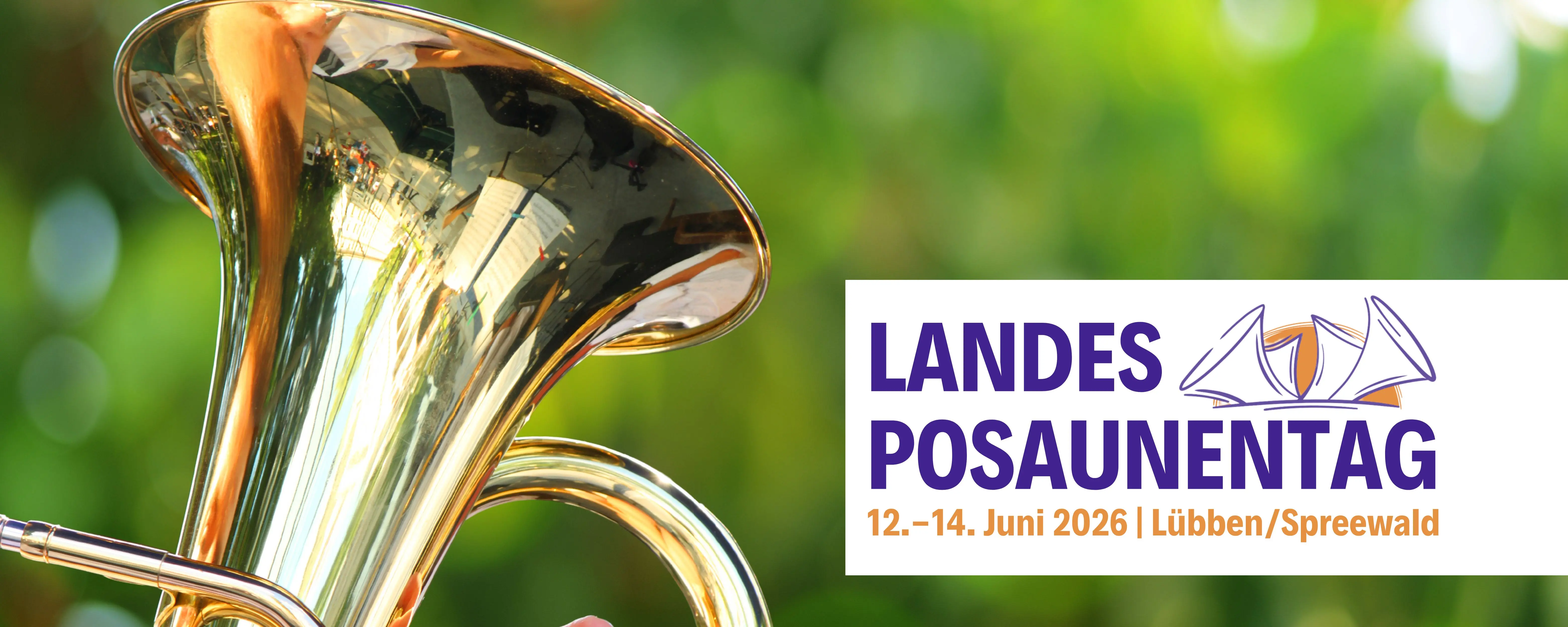 Im Vordergrund der obere Teil einer Tuba vor einem Strauch. Im Bild der Text: Landesposaunentag 2026